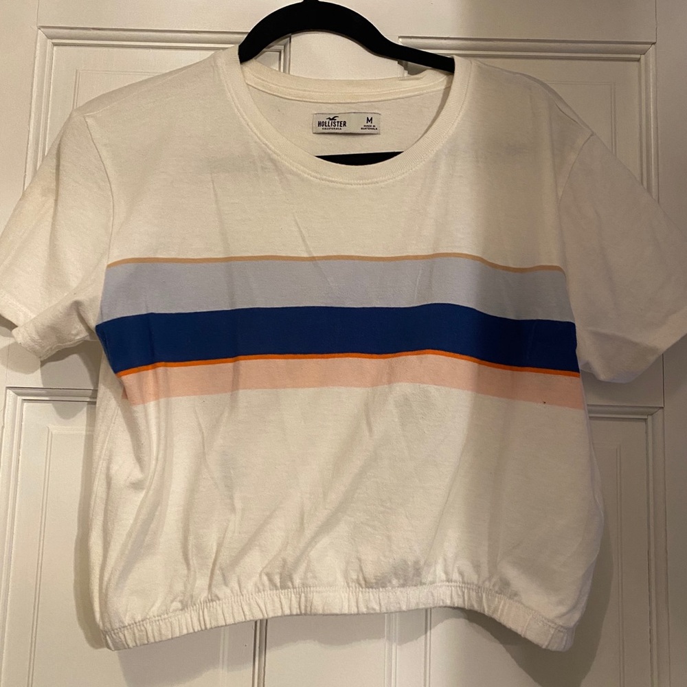 Hollister T shirt.